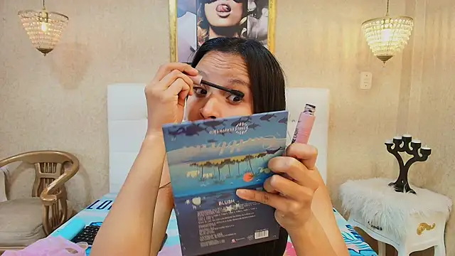 Miladiosa online show from March 25, 1:06 pm