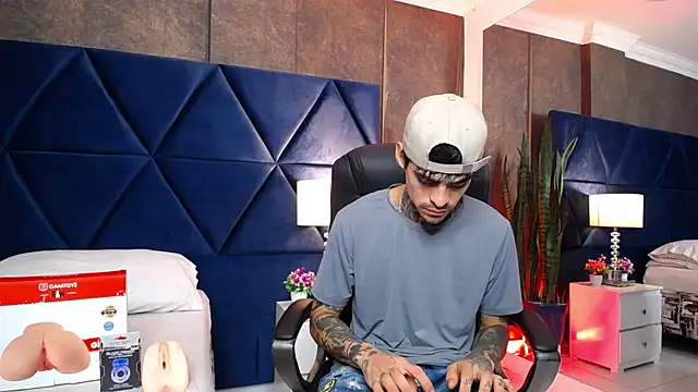 AronMuller  online show from September 20, 5:19 am