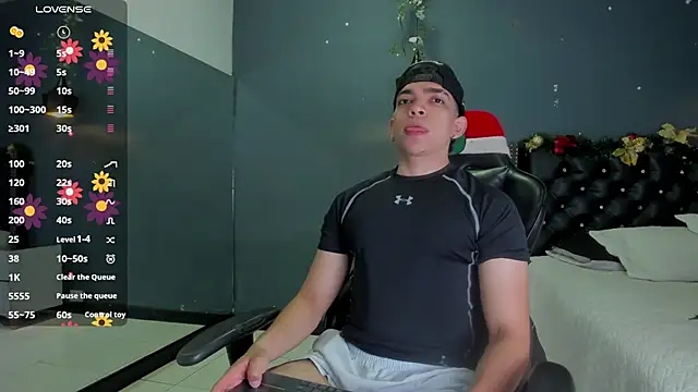 Eryonbradley online show from December 19, 11:12 pm