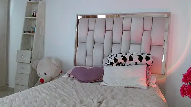 Snapshot of Ayleen_m chatting on November 12, 7:24 pm Ayleen m online show from November 12, 7:24 pm