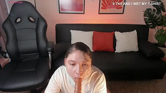 Snapshot of victoria_becker_ chatting on April 18, 1:04 pm victoria becker online show from April 18, 1:04 pm