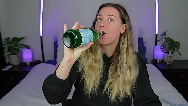 louiseberkeley online show from October 7, 12:41 am