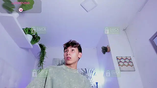 Twinkie Hung online show from November 19, 9:26 pm