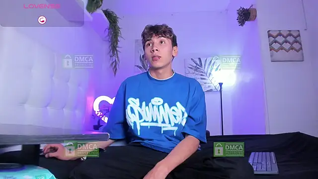 Twinkie Hung online show from November 20, 9:03 pm