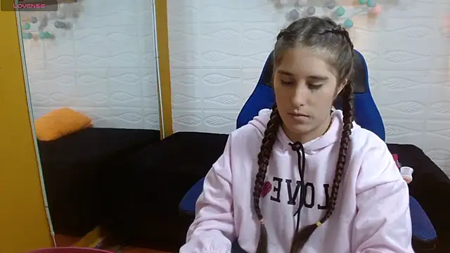 karlarousex online show from September 26, 2:59 am