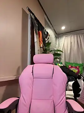 Snapshot of Kath_C chatting on October 18, 6:37 am Kath C online show from October 18, 6:37 am