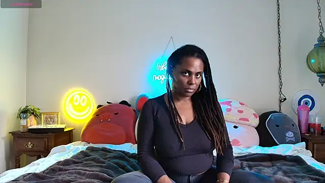 Snapshot of GigiMcFee chatting on September 23, 9:18 pm GigiMcFee online show from September 23, 9:18 pm