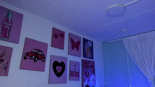 Lara Rouss  online show from October 2, 3:57 am