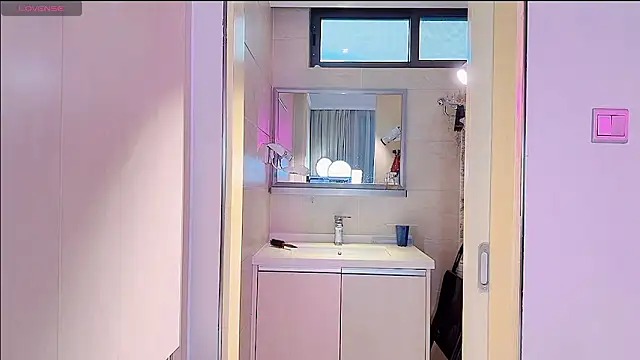 Snapshot of lucy-66 chatting on October 12, 9:08 am lucy-66 online show from October 12, 9:08 am