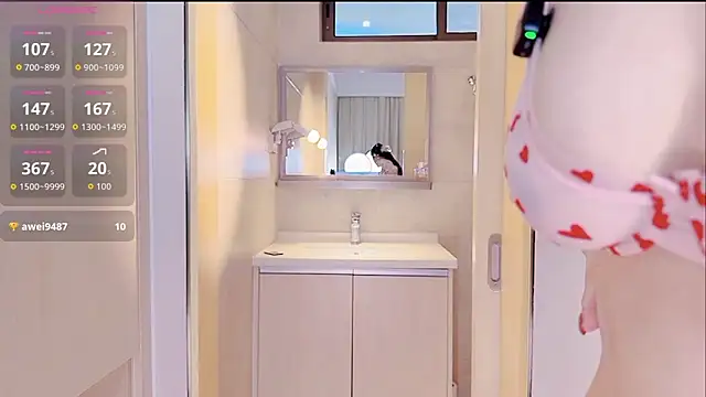 lucy-66 online show from November 12, 5:19 am