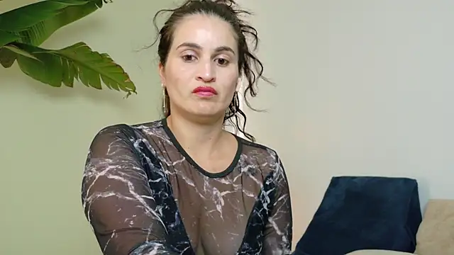 lizdevine online show from December 1, 7:08 pm