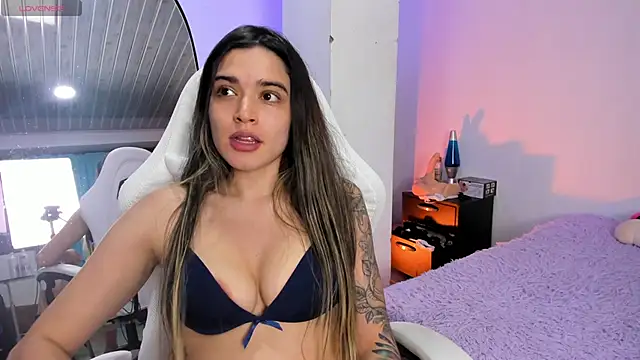 MiaVillalobos online show from April 14, 1:22 am