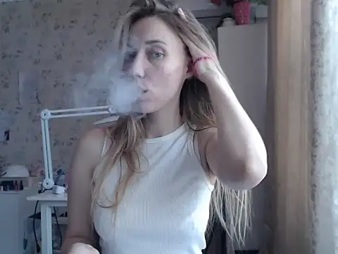 LollaxBunny online show from March 8, 8:40 am