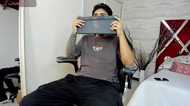 JamesDeker online show from October 30, 8:31 pm