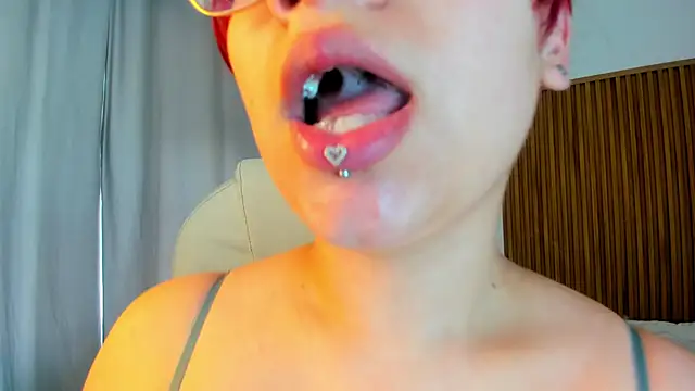 mlle luna online show from September 19, 1:23 pm