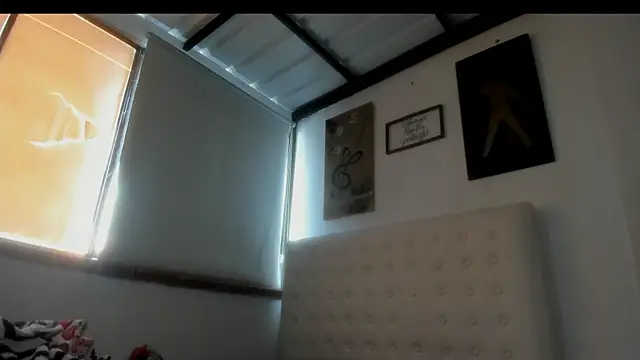 Roxannelorence  online show from October 14, 1:45 pm