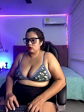 Snapshot of Velveet_x chatting on October 17, 12:19 pm Velveet x online show from October 17, 12:19 pm