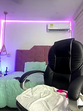 Snapshot of Velveet_x chatting on October 24, 12:01 pm Velveet x online show from October 24, 12:01 pm