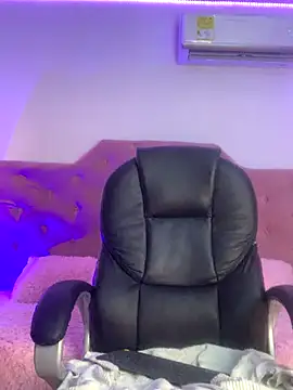 Snapshot of Velveet_x chatting on November 10, 12:15 pm Velveet x online show from November 10, 12:15 pm