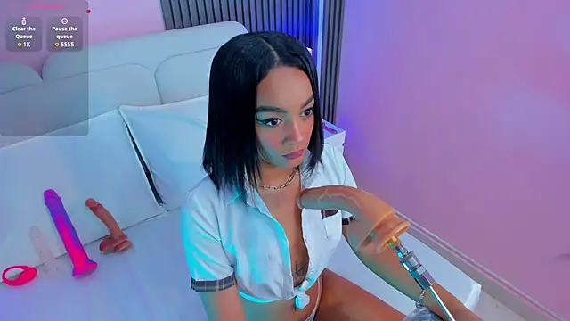 Clawdeen  wolf online show from April 10, 8:57 pm