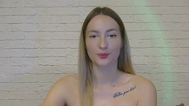 Snapshot of Alice_Sweet_01 chatting on November 18, 2:43 pm Alice Sweet 01 online show from November 18, 2:43 pm