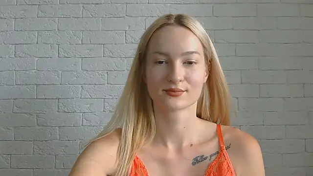 Snapshot of Alice_Sweet_01 chatting on July 4, 9:04 am Alice Sweet 01 online show from July 4, 9:04 am