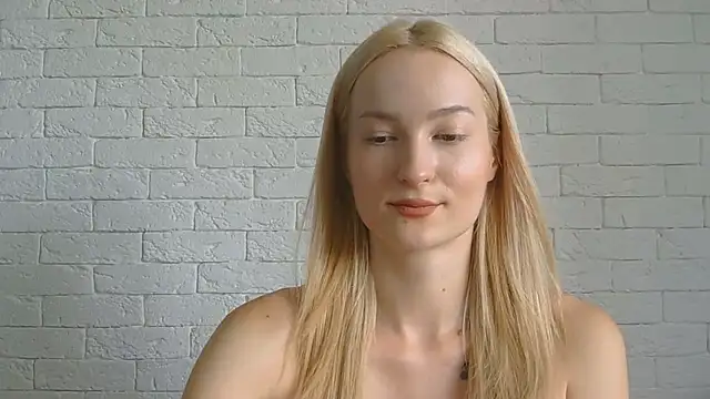 Snapshot of Alice_Sweet_01 chatting on July 27, 11:17 am Alice Sweet 01 online show from July 27, 11:17 am