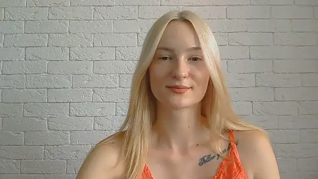 Snapshot of Alice_Sweet_01 chatting on August 6, 11:12 am Alice Sweet 01 online show from August 6, 11:12 am