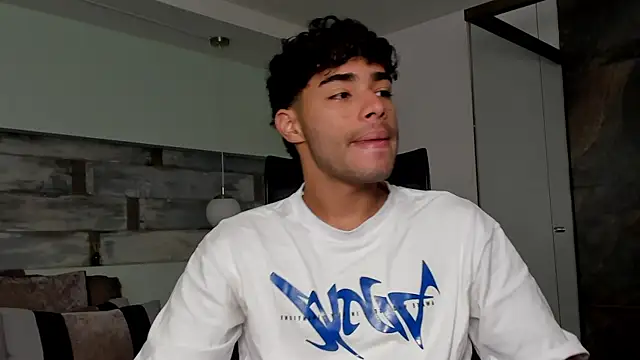 RaphaelDufort online show from January 5, 6:00 pm