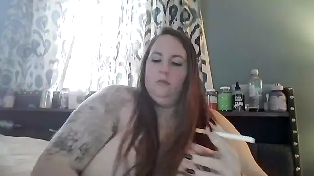 Snapshot of Domimommy420 chatting on February 15, 6:04 pm Domimommy420 online show from February 15, 6:04 pm