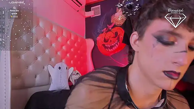 Diamond Piarce online show from October 31, 11:39 pm