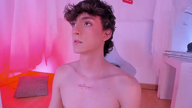 Snapshot of Diamond_Piarce chatting on February 15, 7:51 am Diamond Piarce online show from February 15, 7:51 am