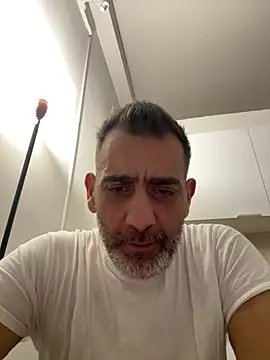 Snapshot of Skizzo6980 chatting on February 15, 2:08 am Skizzo6980 online show from February 15, 2:08 am