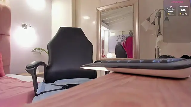 aishathornee online show from October 22, 9:25 pm