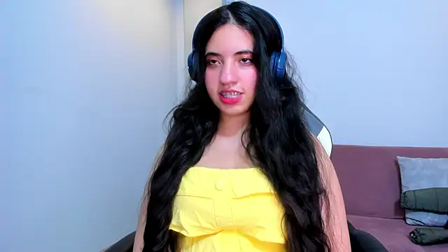 Nicol Chang online show from November 14, 8:40 pm