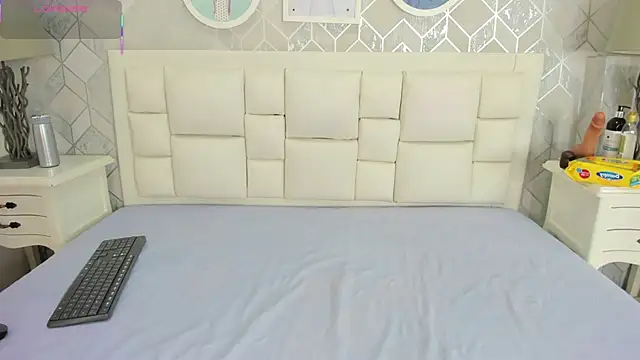 naia cox online show from March 26, 3:45 am