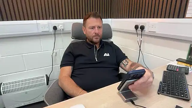 Snapshot of bilf1978 chatting on July 2, 8:42 am bilf1978 online show from July 2, 8:42 am