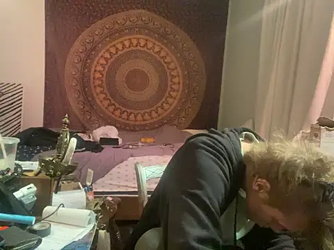 XanderOzzz online show from November 17, 8:20 am