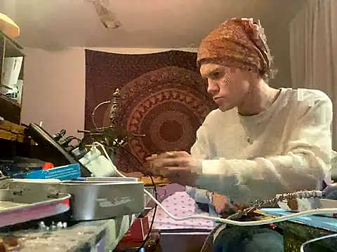 XanderOzzz online show from November 22, 9:30 am