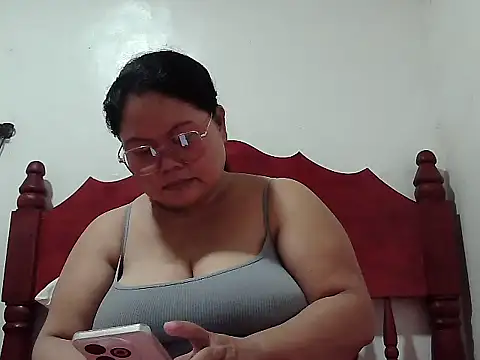 Snapshot of Mari_fvcks chatting on March 25, 12:44 pm Mari fvcks online show from March 25, 12:44 pm