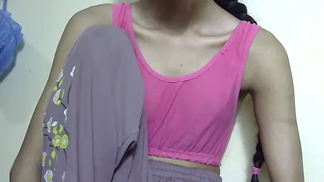 smallcuute online show from February 19, 11:45 pm