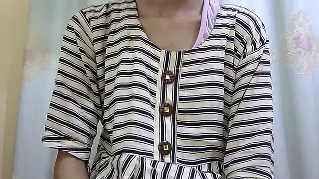 smallcuute online show from February 25, 7:23 pm