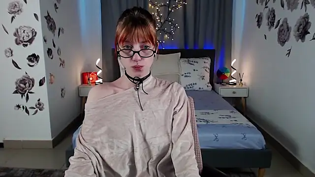 AveryLia online show from September 28, 11:32 pm