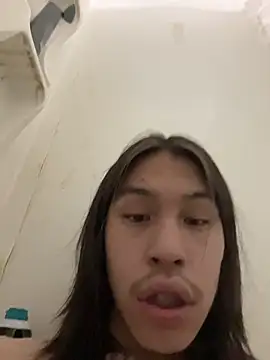 Snapshot of heytherepeoples717 chatting on December 16, 11:59 am heytherepeoples717 online show from December 16, 11:59 am