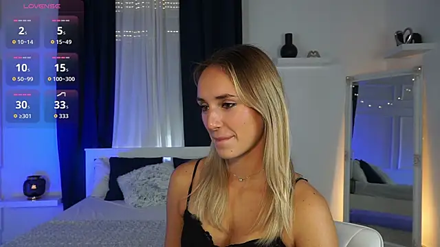 Snapshot of LenaaStar chatting on November 6, 2:29 pm LenaaStar online show from November 6, 2:29 pm