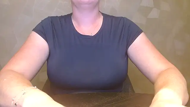 Snapshot of Esmee-Xxx chatting on September 15, 6:41 pm Esmee-Xxx online show from September 15, 6:41 pm