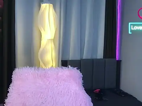 Malia Nicole online show from February 8, 9:51 pm