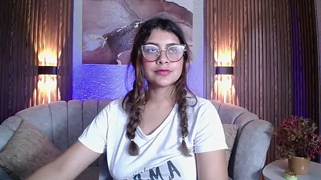 CurlyDani online show from April 17, 2:09 pm