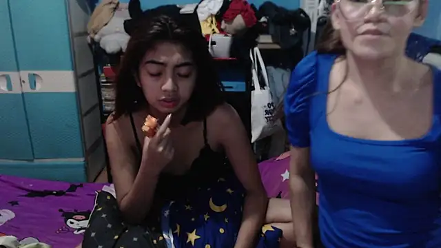 Snapshot of PrettyMae20 chatting on March 19, 6:28 am PrettyMae20 online show from March 19, 6:28 am