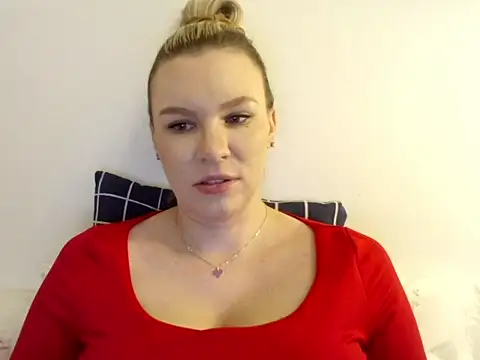 SadieBrilliance online show from October 2, 6:15 pm